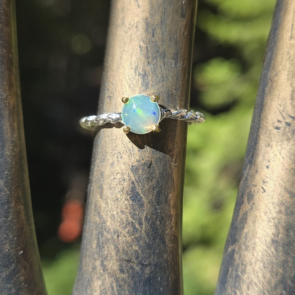 HOST PICK! 🎉🎊 Opal 1k Natural Sterling & Gold Women's Ring Sz7 - Picture 2 of 8